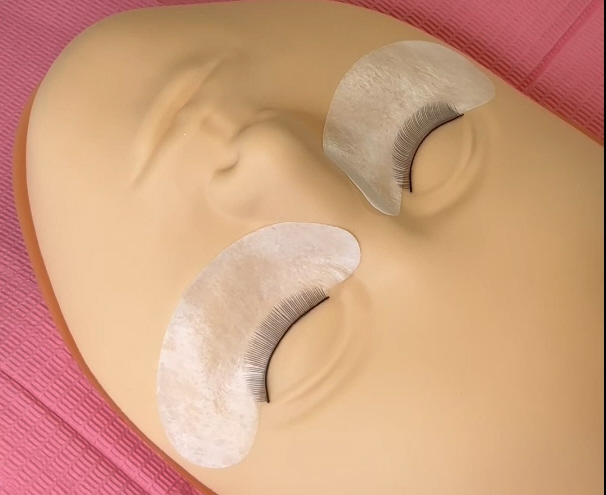 Dukkehoved opgave Eyelash Extensions