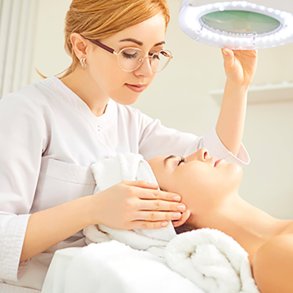 Lgeeksamineret Klinisk Kosmetolog, Sknhedsterapeut og klinikledelses uddannelse