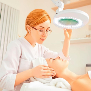 Kosmetologuddannelse - bliv lgeeksamineret og CPD-certificeret klinisk kosmetolog